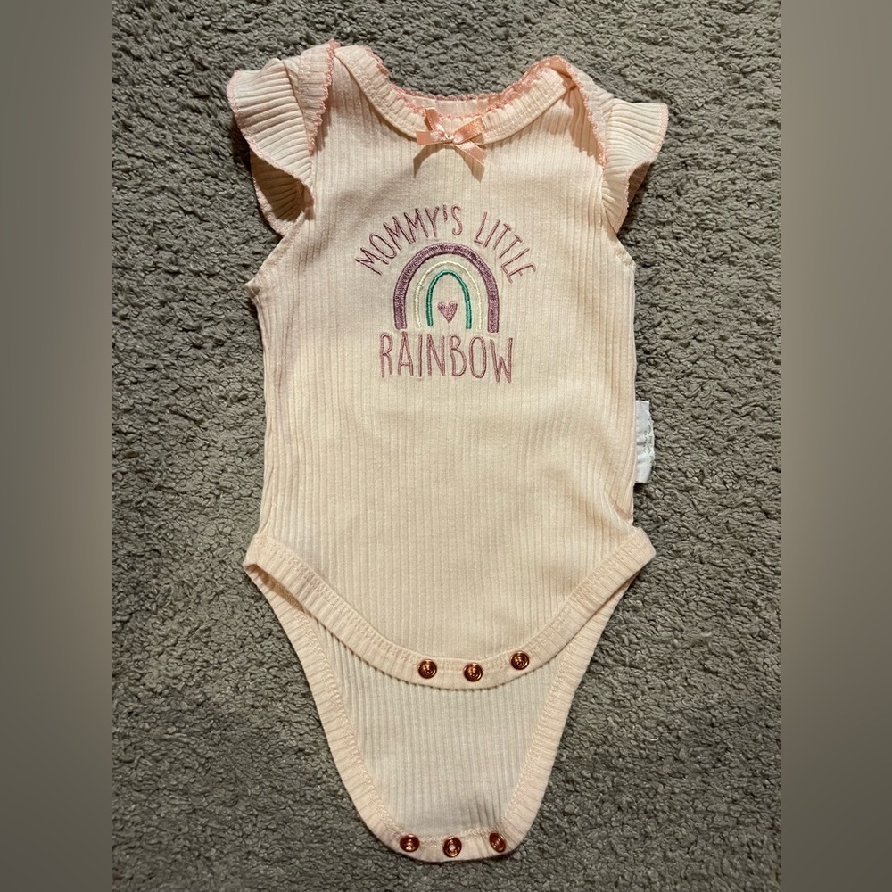 Tahara brand Peach 'Mommy's Little Rainbow' Bodysuit